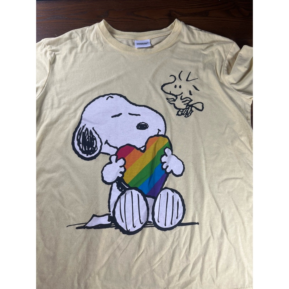 Peanuts Joe Cool Pride Rainbow Heart Snoopy Womens Yellow T-shirt Size XL